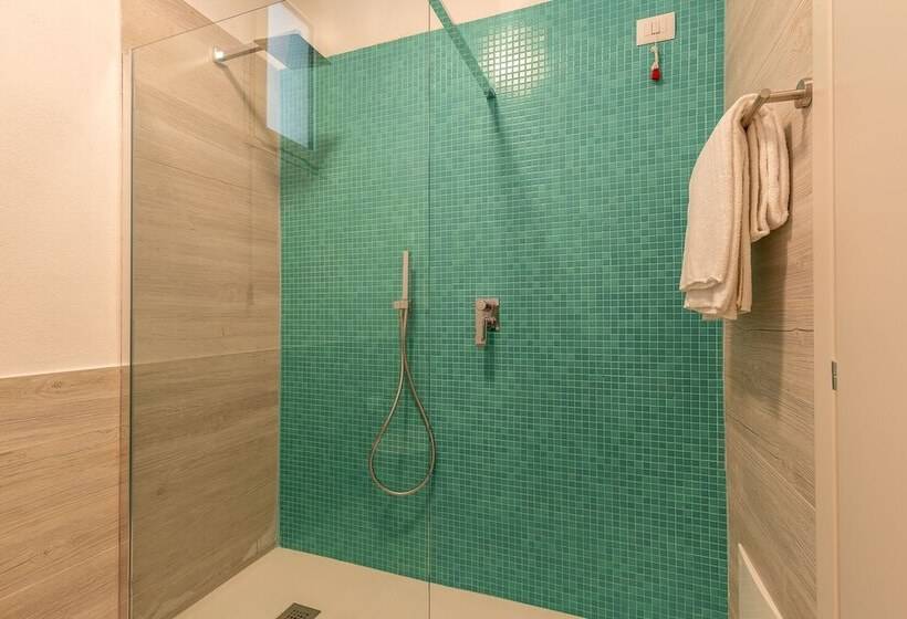 סוויטת ג'וניור נוף לים, Flamingo