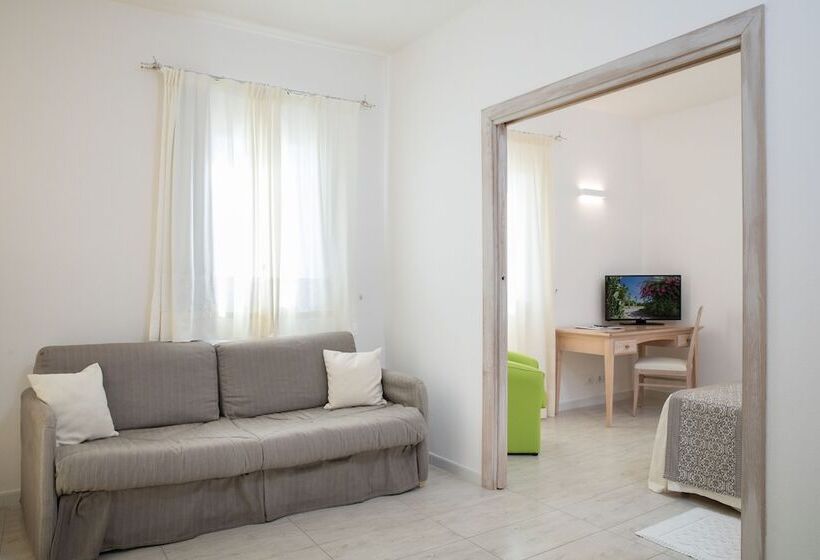 חדר אקזקיוטיב משפחתי, Flamingo