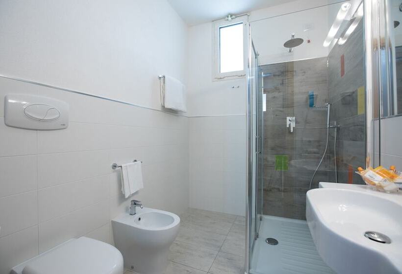 חדר אקזקיוטיב, Flamingo