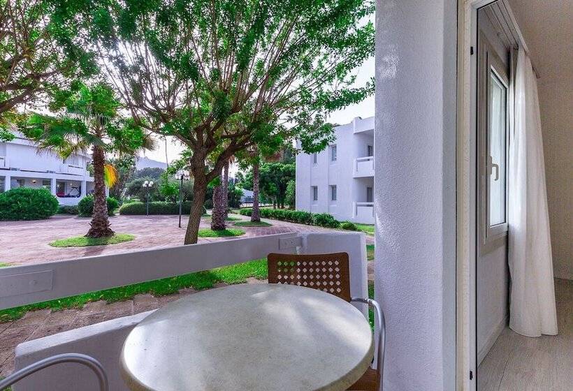 חדר אקזקיוטיב, Flamingo