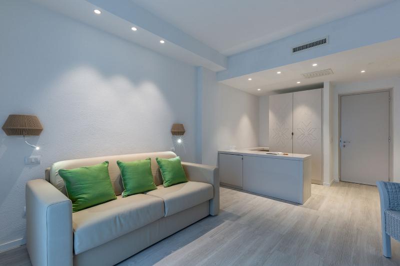 חדר אקזקיוטיב, Flamingo