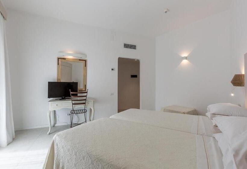 חדר אקזקיוטיב, Flamingo