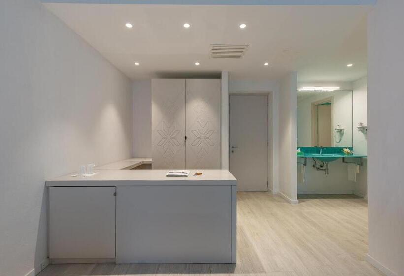 סוויטה אקזקיוטיב, Flamingo