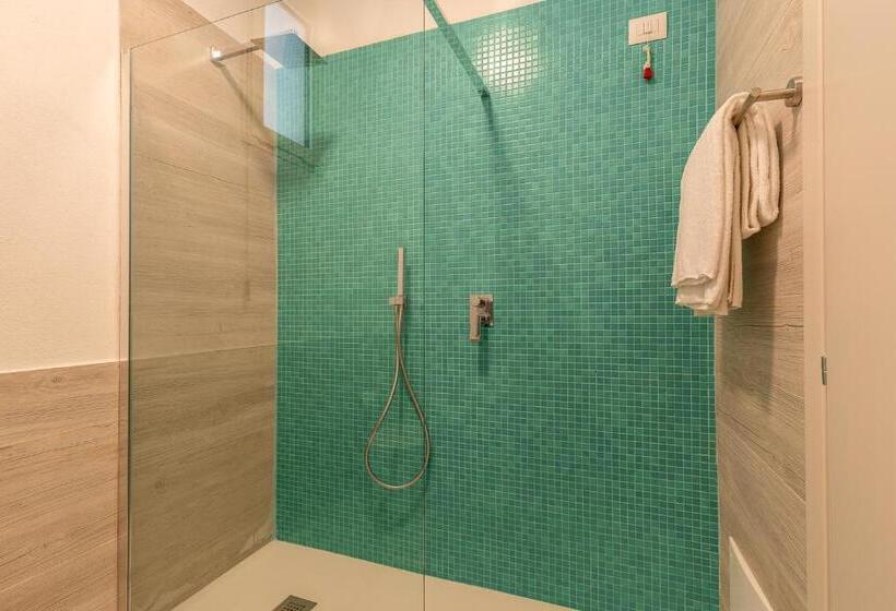 סוויטה אקזקיוטיב, Flamingo