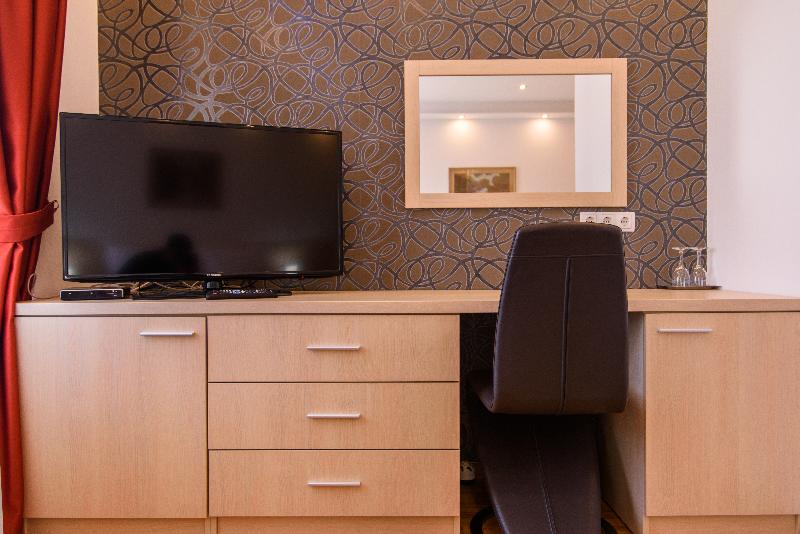 חדר אקזקיוטיב, Flamingo