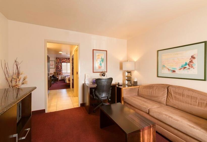 جناح, Grand Canyon Plaza