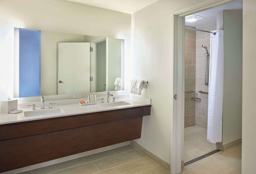 جناح, Hilton Hawaiian Village Waikiki Beach Resort