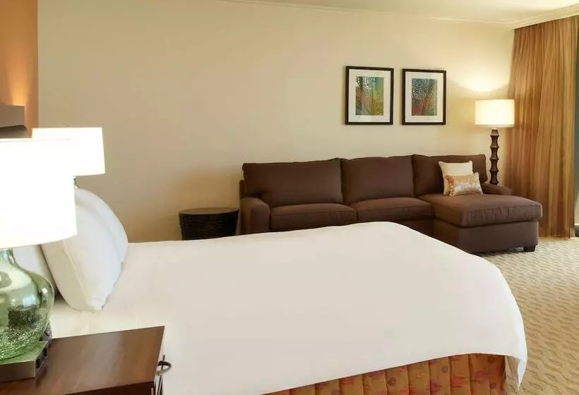 سوییت جونیور با چشمانداز دریا, Hilton Hawaiian Village Waikiki Beach Resort