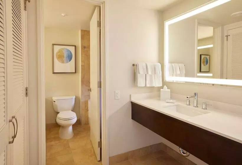 سوییت جونیور با چشمانداز دریا, Hilton Hawaiian Village Waikiki Beach Resort