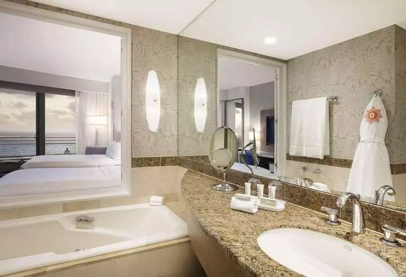اتاق استاندارد با چشمانداز دریا, Hilton Hawaiian Village Waikiki Beach Resort