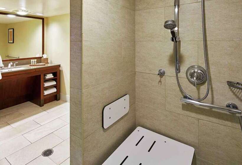 סוויטת ג'וניור, Hilton Hawaiian Village Waikiki Beach Resort