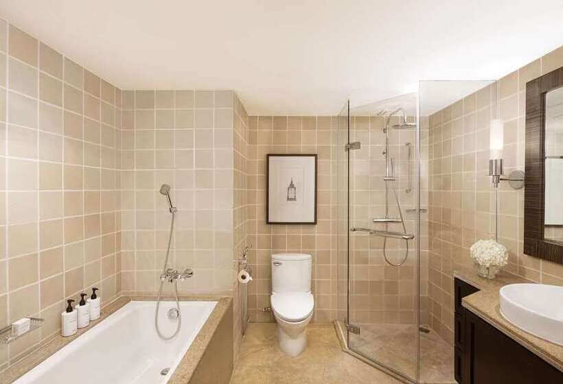 מיטת קינג בסוויטה, Hilton Hawaiian Village Waikiki Beach Resort