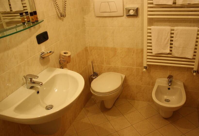 חדר סטנדרט, Majestic