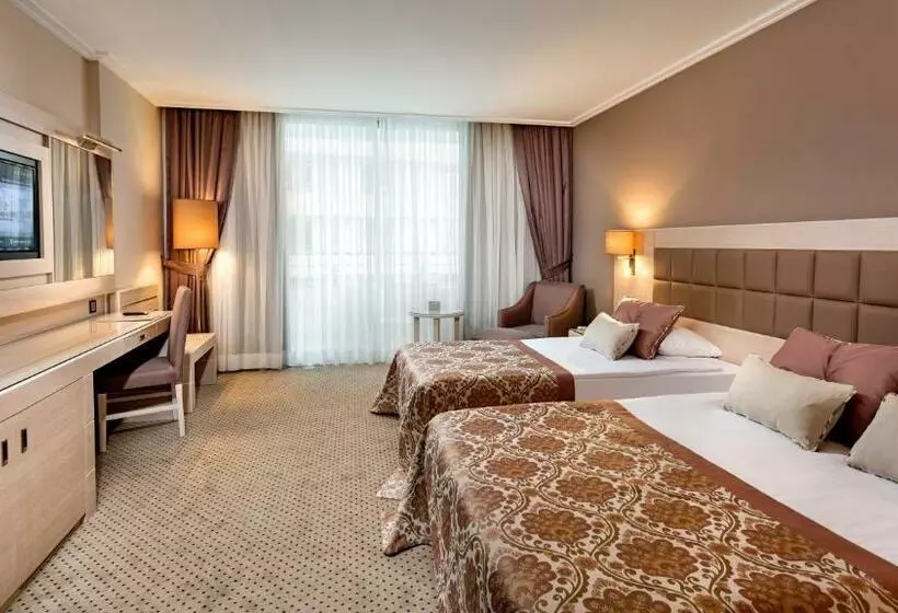 اتاق استاندارد سه نفره, Miracle Resort