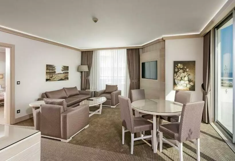 سوییت جونیور, Miracle Resort