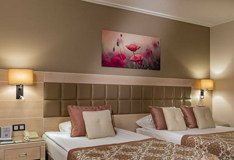 اتاق خانوادگی, Miracle Resort