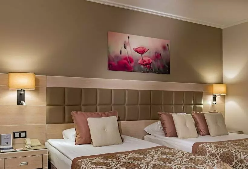 اتاق خانوادگی, Miracle Resort