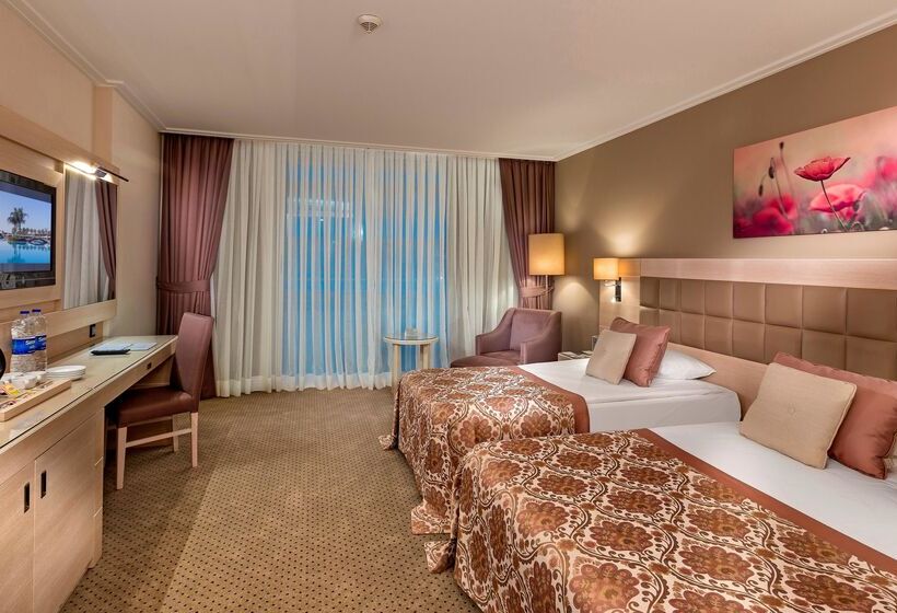 اتاق خانوادگی, Miracle Resort