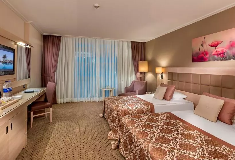اتاق خانوادگی, Miracle Resort