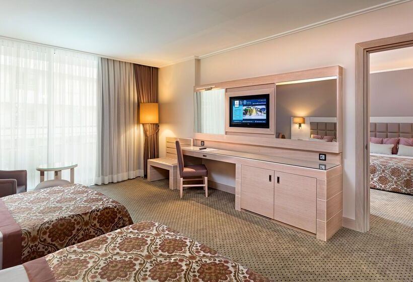 اتاق خانوادگی, Miracle Resort