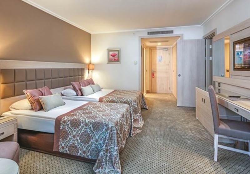 اتاق خانوادگی, Miracle Resort