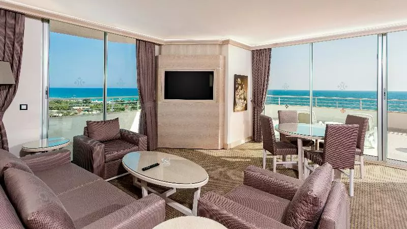 سوییت جونیور, Miracle Resort