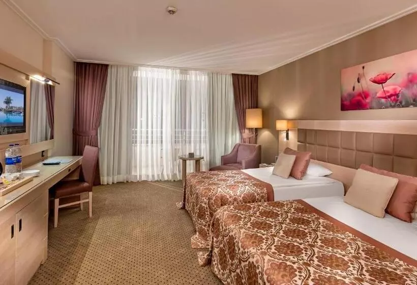 اتاق استاندارد سه نفره, Miracle Resort