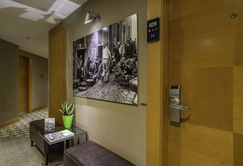 جناح جونيور إداري, Point Hotel Taksim