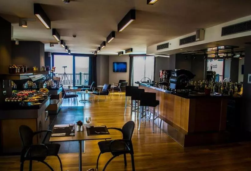 جناح سينيور, Point Hotel Taksim