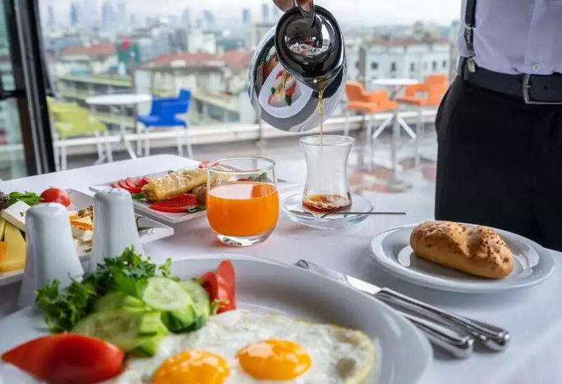 جناح سينيور, Point Hotel Taksim