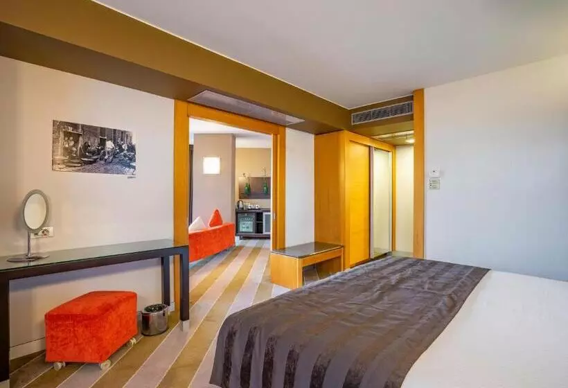 جناح سينيور, Point Hotel Taksim