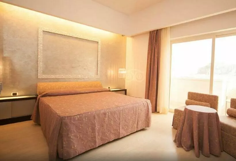 اتاق استاندارد چهار تخته با چشم‌انداز دریا, Santa Lucia Le Sabbie D'oro
