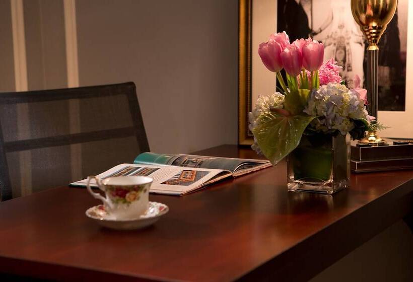 غرفة كلوب, The Biltmore Los Angeles