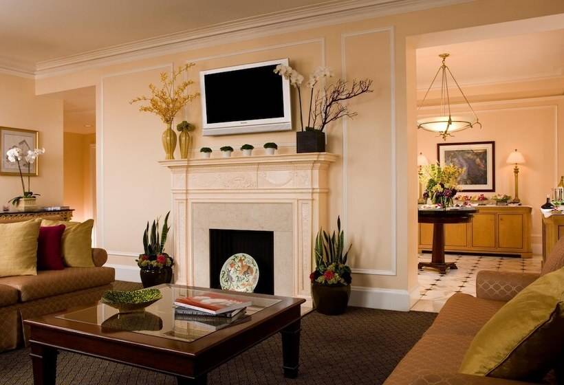 جناح, The Biltmore Los Angeles