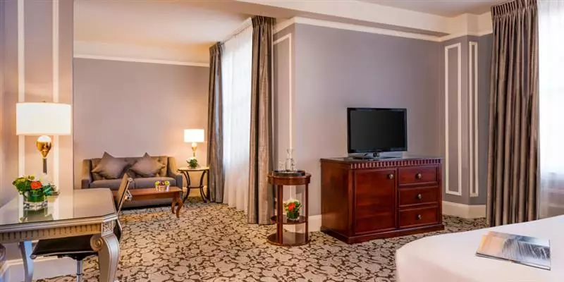 سوئیت با تخت بزرگ, The Biltmore Los Angeles