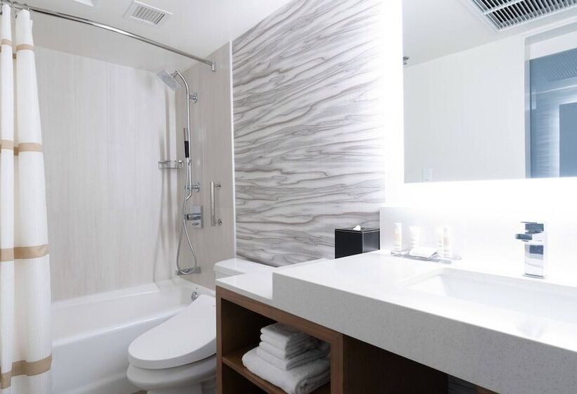 اتاق استاندارد با تخت دوبل و چشم‌انداز دریا, Waikiki Beach Marriott Resort & Spa