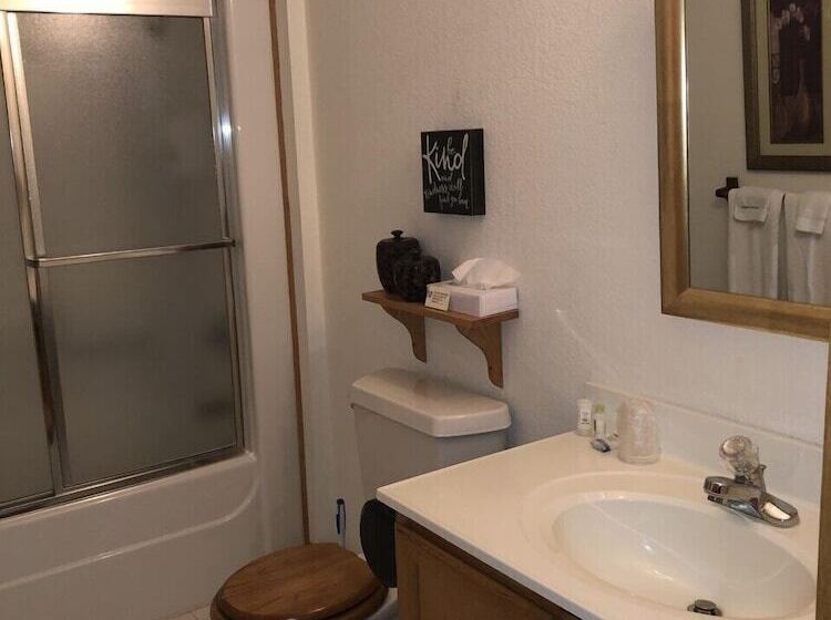 غرفة قياسية سرير مزدوج, Lakeside Bed & Breakfast