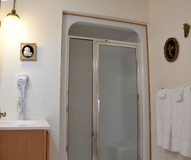 غرفه قياسيه سريرين مزدوجين, Lakeside Bed & Breakfast