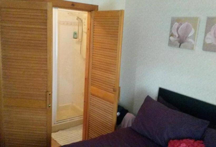 غرفة قياسية, Station View Guest House