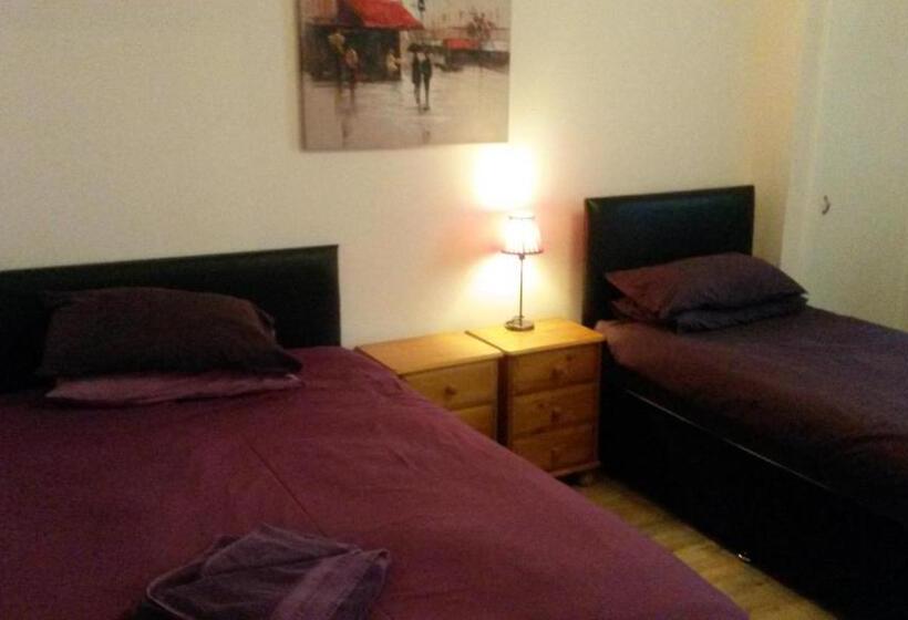 غرفة قياسية حمام مشترك, Station View Guest House