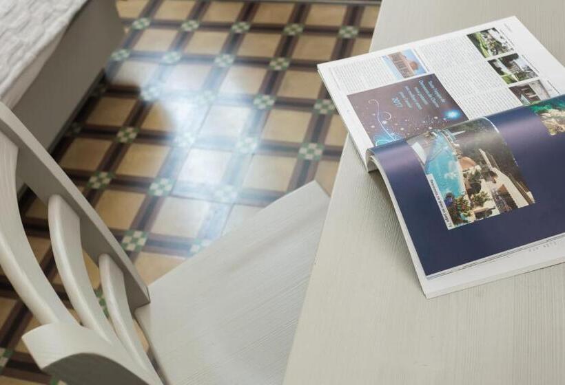 اتاق سوپریور, The Leoncino