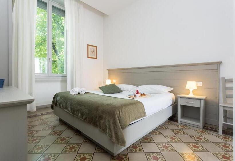 اتاق سوپریور, The Leoncino