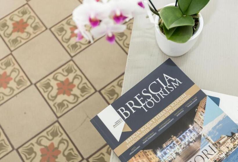 اتاق سوپریور, The Leoncino