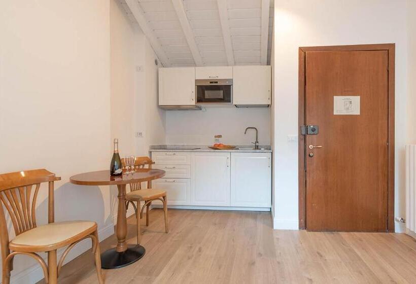 سوییت, The Leoncino