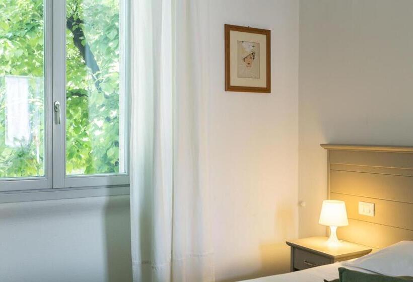 اتاق سوپریور, The Leoncino