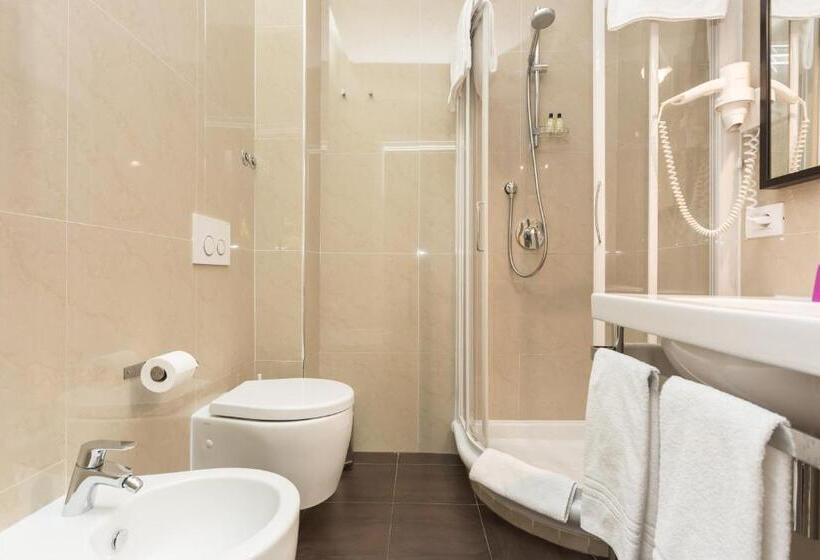 اتاق سوپریور, The Leoncino