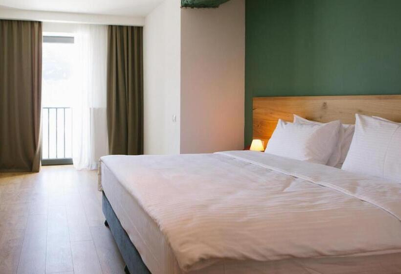 اتاق لوکس با تخت بزرگ, Intourist Kazbegi