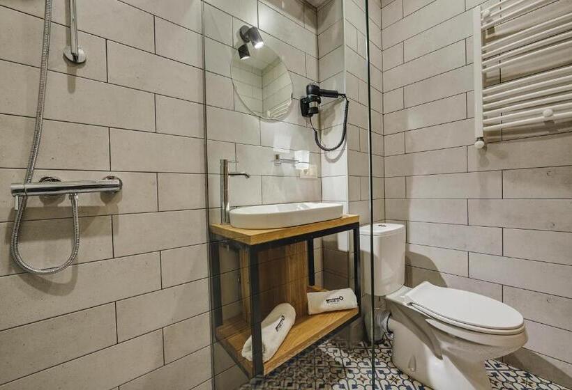 اتاق استاندارد با چشم‌انداز, Intourist Kazbegi