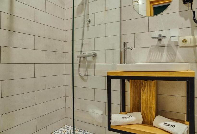 اتاق استاندارد, Intourist Kazbegi