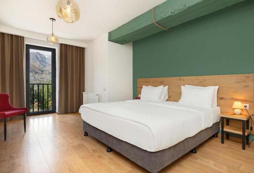 اتاق لوکس با تخت بزرگ, Intourist Kazbegi